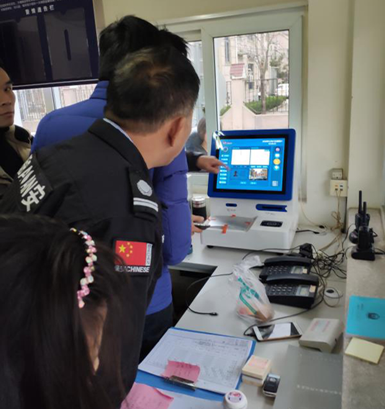 在小區出入時，悅訪客，訪客機登記訪客信息跟手工登記哪個好?